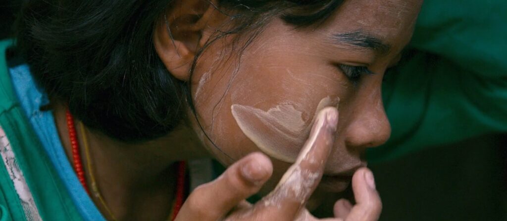 Karmapigen er igang med male sig i hovedet